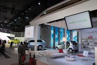 【東京モーターショー11】三菱益子社長、PHVのEV走行距離は50km以上に 画像
