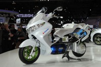 【東京モーターショー11】スズキ バーグマン フューエルセルスクーター 詳細画像 画像