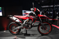 【東京モーターショー11】ホンダ CRF250L、戦闘的なMUGEN外装パーツ参考出品 画像