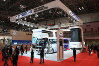 【東京モーターショー11】ヒュンダイ、展示車は「ビッグ」な1台 画像