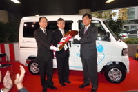 ミニキャブMiEV 納車開始…首都高パトロールが業務用運搬車両として導入 画像