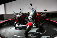 【東京モーターショー11】生産コストとレイアウトにこだわった、ホンダの3台のバイク 画像
