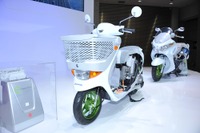 スズキ e-Let's を市販、31万2900円から 電動スクーター 画像