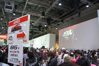 【東京モーターショー11】トヨタ 86 見物に1時間待ちも 画像