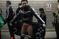 ［PS Vita］発売の行列にあの有名人を発見！ 画像