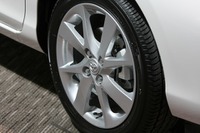 【トヨタ アクア 発表】横浜ゴムの低燃費タイヤ、ブルーアースを採用 画像