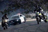 ［動画］バイクとポリスカー、迫力のドリフトチェイス 画像