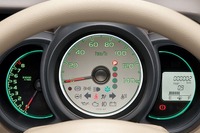 【ホンダ N BOX 登場】アイドリングストップ車用鉛蓄電池を採用 画像