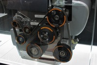 【オートモーティブワールド12】樹脂プーリーと発泡ポリカーボネートが車を軽く、快適に 画像