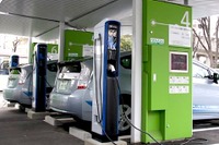 豊田自動織機、複数のEVを効率的に充電できるシステムを開発 画像