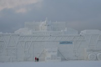 トランスフォーマーが大雪像に…旭川冬まつり 画像