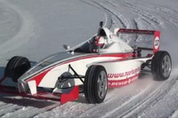フォーミュラレーサー、雪上のニュルを攻める［動画］ 画像