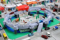 トミカが自動で疾走する立体高速道路 画像