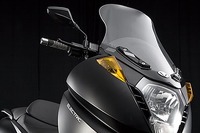 大型EVスクーター、ベクトリックス にリチウムイオンバッテリー搭載モデル 画像