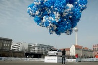 VW up！を風船で空中アップ！なるか？［動画］ 画像