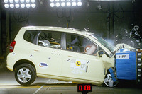 【ユーロNCAP】最新衝突テスト---乗員保護5つ星は8車種 画像