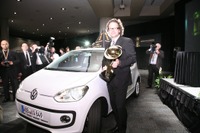 【ニューヨークモーターショー12】ワールドカーオブザイヤー、VW up!が受賞 画像