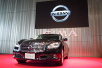 【日産 シーマ 新型発表】片桐副社長、初年度2000台の販売を計画 画像