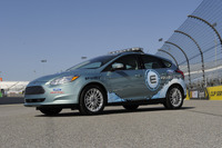 フォード フォーカスEV、NASCARペースカー仕様の画像公開 画像