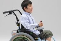 ヤマハ、車いす電動ユニットを子どもの福祉用具展に出展 画像