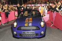 MINI ロードスター にチャリティ用ワンオフモデル…550万円で落札 画像