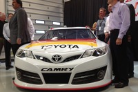 トヨタ カムリ 新型、NASCARレーサーが完成 画像