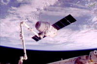 宇宙船ドラゴン、ISSドッキング成功 画像