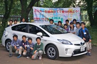 中学生がハイブリッドカー組み立て&試乗を体験 画像