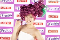 武井咲、新CMで「ぶどうヘア」 画像