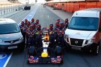 日産、F1レッドブルに公式商用バン供給 画像