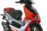 アプリリアが2004年型SR50発売 画像