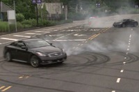 ベッテル、日産スカイラインで豪快なテールスライド[動画] 画像