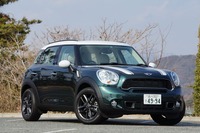 スノボチャンピオンに MINIクロスオーバー を贈呈 画像