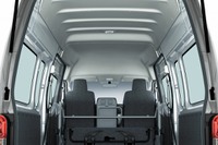 【日産 NV350キャラバン 新型】広くて使い勝手の良い荷室空間 画像