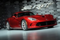 SRT バイパー 量産第1号車、2400万円で落札 画像