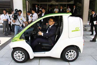 【トヨタ車体 コムス 発売】愛知県に2台寄贈、大村知事が試乗 画像