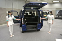 【ホンダ N BOX+ 発表】車いす仕様車を安くするために開発 画像