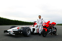福井ホンダ社長、F1マシンで292km/hの疾走 画像
