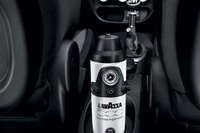 フィアット 500Lに世界初のオプション…車載エスプレッソマシン 画像