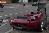 フェラーリ、事故で真っ二つに…ロシア［動画］ 画像