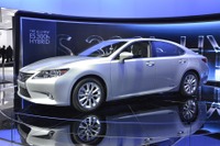 レクサス ES 新型、米国価格公表…ハイブリッドは約300万円から 画像