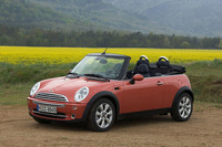 【MINIコンバーチブル海外試乗】その1 ボタンひと押し15秒!超速フル電動オープン…小沢コージ 画像