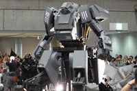 【ワンフェス12】搭乗可能な4mのロボット、クラタス披露 画像