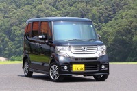 【ホンダ N BOX+ カスタム 試乗】コワモテとユニバーサルデザインの不思議な融合 画像