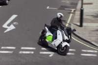 BMWの電動スクーターコンセプト、Cエボリューションが走る［動画］ 画像