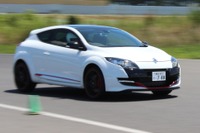【ルノー メガーヌRS 発売】ニュルに合わせて開発したBSポテンザ 画像