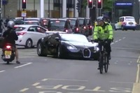 ブガッティ ヴェイロン、トホホな職務質問劇…英ロンドン［動画］ 画像