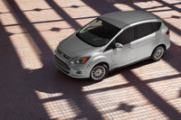 フォード C-MAX ハイブリッド、燃費は プリウスα を超えた 画像