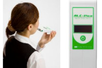東海電子、個人向けにアルコールだけに反応する検知器を発売 画像