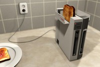 この組み合わせはなかった…ファミコン型トースター 画像
